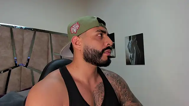 Snapshot of LeandroRusso chatting on 02/23/25, 09:37 LeandroRusso online show from 02/23/25, 09:37