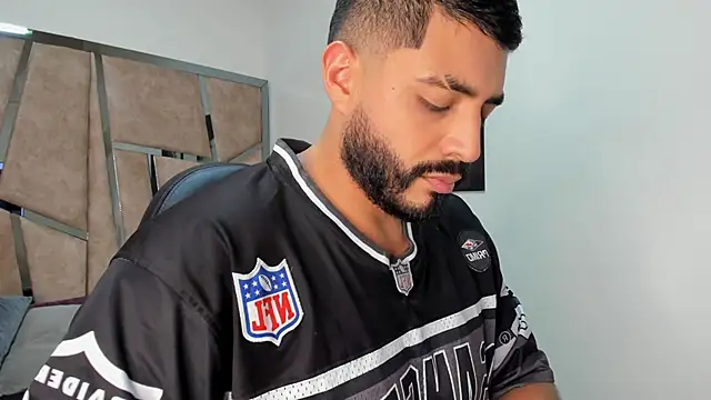 Snapshot of LeandroRusso chatting on 02/25/25, 07:58 LeandroRusso online show from 02/25/25, 07:58