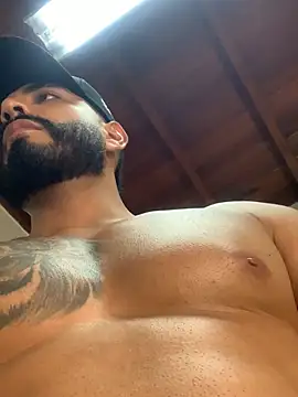 Snapshot of LeandroRusso chatting on 02/26/25, 11:48 LeandroRusso online show from 02/26/25, 11:48