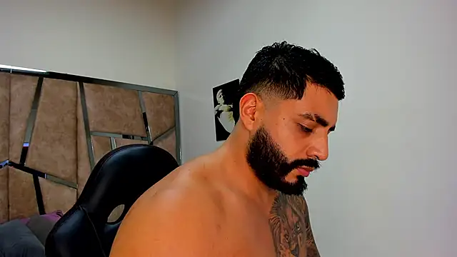 Snapshot of LeandroRusso chatting on 03/12/25, 12:53 LeandroRusso online show from 03/12/25, 12:53