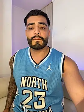 Snapshot of LeandroRusso chatting on 10/02/25, 06:15 LeandroRusso online show from 10/02/25, 06:15