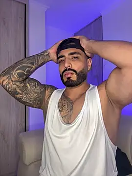 Snapshot of LeandroRusso chatting on 10/09/25, 02:42 LeandroRusso online show from 10/09/25, 02:42