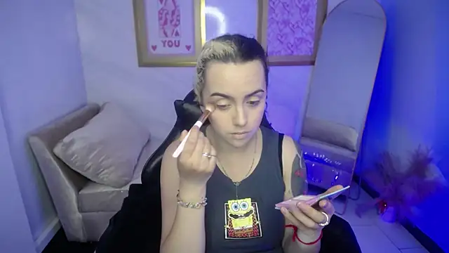 Hela v online show from 11/07/25, 01:00