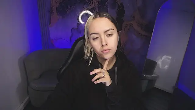 Hela v online show from 11/08/25, 12:38