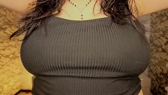 Snapshot of Hela_v chatting on 04/20/26, 01:03 Hela v online show from 04/20/26, 01:03