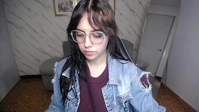Snapshot of Hela_v chatting on 04/30/26, 12:22 Hela v online show from 04/30/26, 12:22