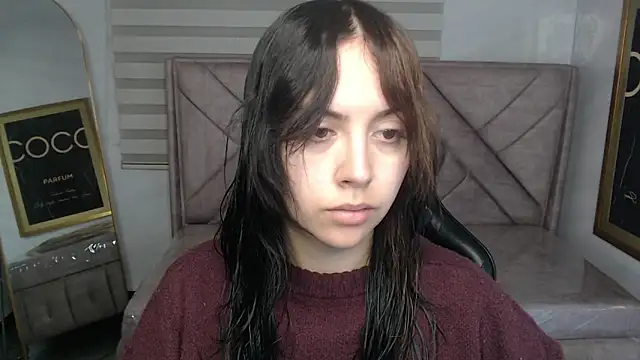 Snapshot of Hela_v chatting on 05/05/26, 12:13 Hela v online show from 05/05/26, 12:13