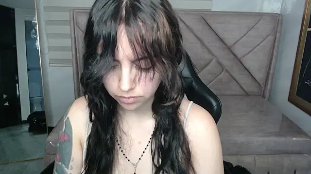 Snapshot of Hela_v chatting on 05/09/26, 01:05 Hela v online show from 05/09/26, 01:05