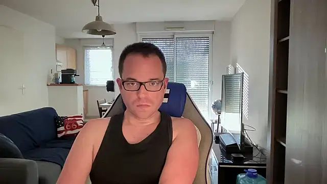 Snapshot of Funnyjul31 chatting on 02/02/25, 03:28 Funnyjul31 online show from 02/02/25, 03:28