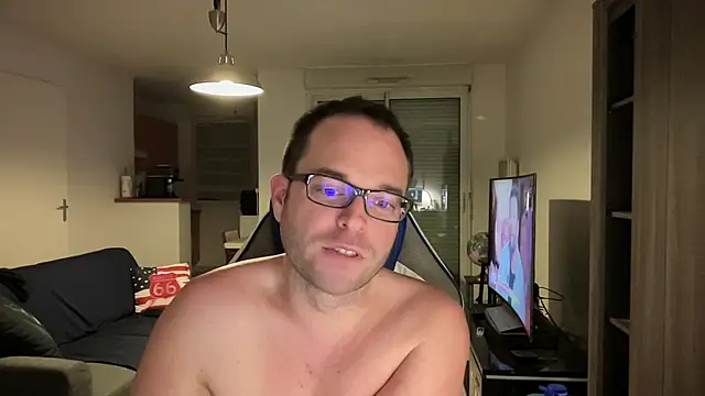 Snapshot of Funnyjul31 chatting on 02/04/25, 06:06 Funnyjul31 online show from 02/04/25, 06:06