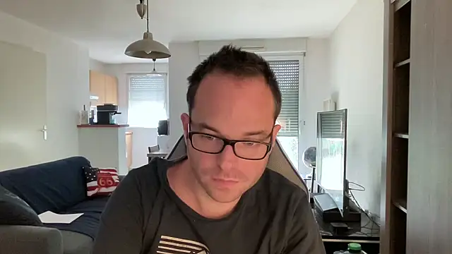 Snapshot of Funnyjul31 chatting on 02/09/25, 02:29 Funnyjul31 online show from 02/09/25, 02:29