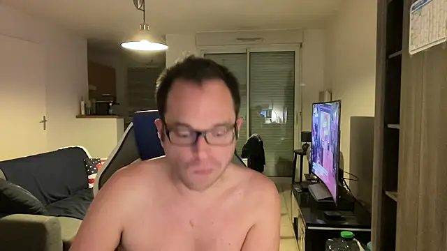 Snapshot of Funnyjul31 chatting on 02/27/25, 06:31 Funnyjul31 online show from 02/27/25, 06:31