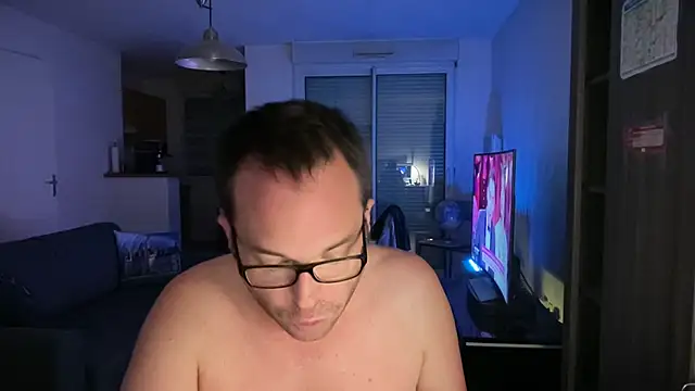 Snapshot of Funnyjul31 chatting on 09/24/25, 06:22 Funnyjul31 online show from 09/24/25, 06:22