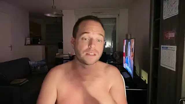Snapshot of Funnyjul31 chatting on 10/15/25, 05:35 Funnyjul31 online show from 10/15/25, 05:35