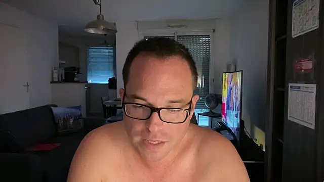 Snapshot of Funnyjul31 chatting on 10/20/25, 04:51 Funnyjul31 online show from 10/20/25, 04:51