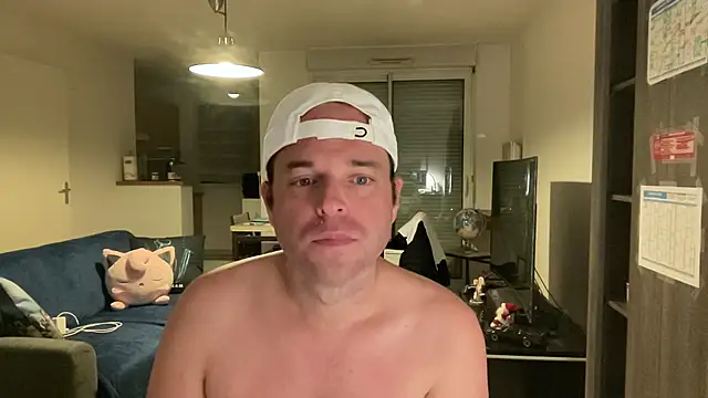 Snapshot of Funnyjul31 chatting on 11/19/25, 06:52 Funnyjul31 online show from 11/19/25, 06:52