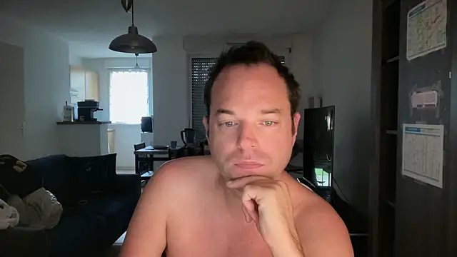 Snapshot of Funnyjul31 chatting on 11/24/25, 11:10 Funnyjul31 online show from 11/24/25, 11:10