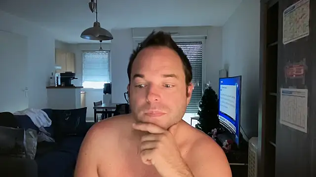 Snapshot of Funnyjul31 chatting on 11/25/25, 09:42 Funnyjul31 online show from 11/25/25, 09:42