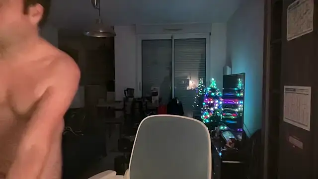 Snapshot of Funnyjul31 chatting on 11/28/25, 11:18 Funnyjul31 online show from 11/28/25, 11:18