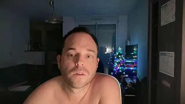 Snapshot of Funnyjul31 chatting on 12/05/25, 07:21 Funnyjul31 online show from 12/05/25, 07:21