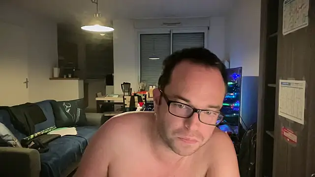 Snapshot of Funnyjul31 chatting on 12/13/25, 07:53 Funnyjul31 online show from 12/13/25, 07:53