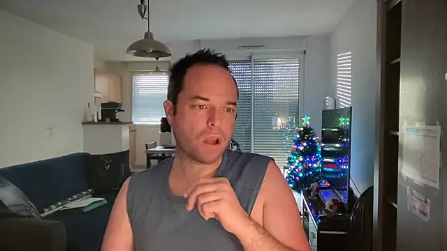 Snapshot of Funnyjul31 chatting on 12/21/25, 03:30 Funnyjul31 online show from 12/21/25, 03:30