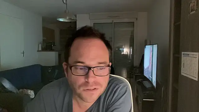 Snapshot of Funnyjul31 chatting on 01/09/26, 07:37 Funnyjul31 online show from 01/09/26, 07:37