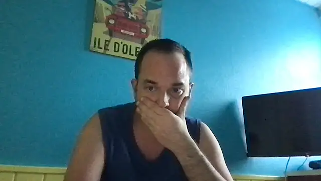 Snapshot of Funnyjul31 chatting on 01/12/26, 03:28 Funnyjul31 online show from 01/12/26, 03:28