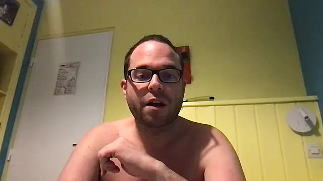 Snapshot of Funnyjul31 chatting on 01/13/26, 08:36 Funnyjul31 online show from 01/13/26, 08:36