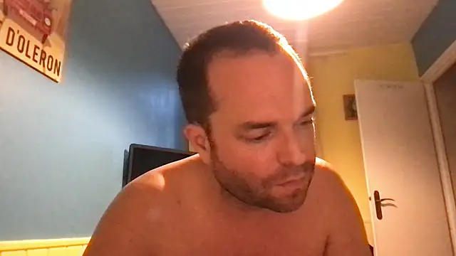 Snapshot of Funnyjul31 chatting on 01/14/26, 04:34 Funnyjul31 online show from 01/14/26, 04:34