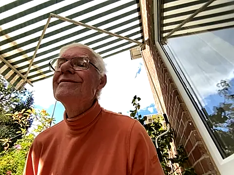 Snapshot of bigears chatting on 09/23/25, 12:52 bigears online show from 09/23/25, 12:52