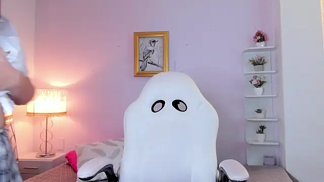 Snapshot of LeilaRasi chatting on 03/08/25, 05:43 LeilaRasi online show from 03/08/25, 05:43