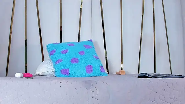 violet gray  online show from 02/02/25, 06:37