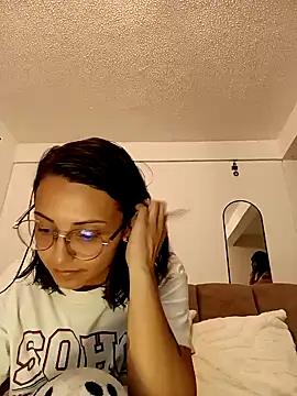 Snapshot of bri_ali chatting on 02/12/25, 12:37 bri ali online show from 02/12/25, 12:37