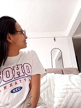 Snapshot of bri_ali chatting on 03/21/25, 05:02 bri ali online show from 03/21/25, 05:02