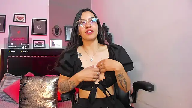 Snapshot of nina__dixon chatting on 02/02/25, 02:48 nina dixon online show from 02/02/25, 02:48