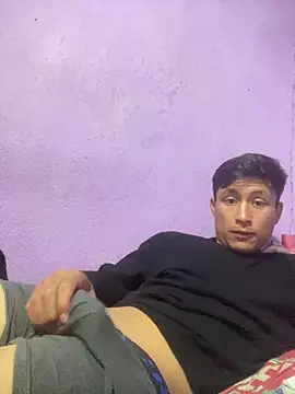 Snapshot of EduardoEspinoza12 chatting on 02/20/25, 06:06 EduardoEspinoza12 online show from 02/20/25, 06:06