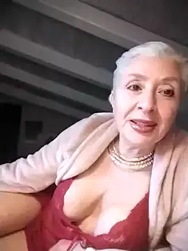 Snapshot of divinaerotica chatting on 02/21/25, 04:37 divinaerotica online show from 02/21/25, 04:37