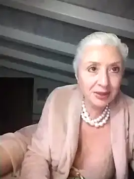 Snapshot of divinaerotica chatting on 03/21/25, 05:34 divinaerotica online show from 03/21/25, 05:34