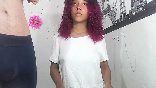 Snapshot of Lola-Pretty chatting on 03/04/25, 12:44 Lola-Pretty online show from 03/04/25, 12:44