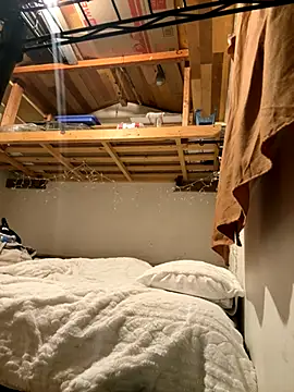 Snapshot of kcmo1010 chatting on 11/10/25, 10:42 kcmo1010 online show from 11/10/25, 10:42