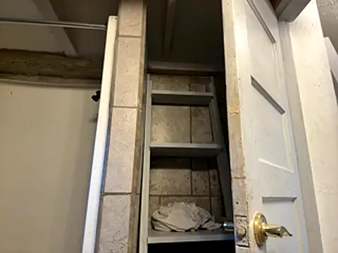 Snapshot of kcmo1010 chatting on 11/17/25, 07:30 kcmo1010 online show from 11/17/25, 07:30