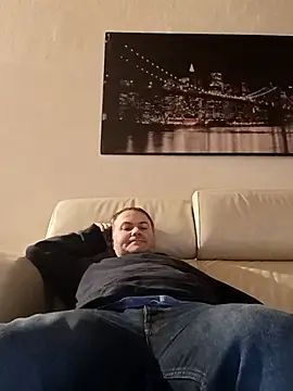 Snapshot of Pourleplasirs chatting on 02/17/25, 01:47 Pourleplasirs online show from 02/17/25, 01:47