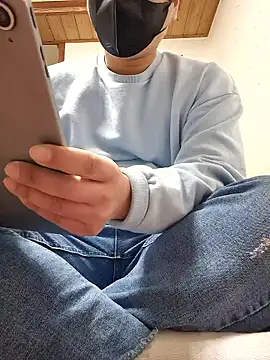 Tyyyggjju online show from 12/22/25, 03:42