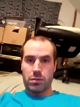 Snapshot of Millyrock32 chatting on 11/14/25, 01:10 Millyrock32 online show from 11/14/25, 01:10