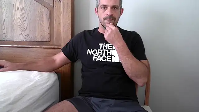 Snapshot of Troyt87 chatting on 09/18/25, 01:02 Troyt87 online show from 09/18/25, 01:02