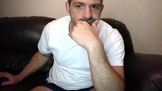 Snapshot of Troyt87 chatting on 11/11/25, 03:34 Troyt87 online show from 11/11/25, 03:34