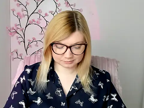 Snapshot of Lola_moree chatting on 04/20/26, 11:35 Lola moree online show from 04/20/26, 11:35