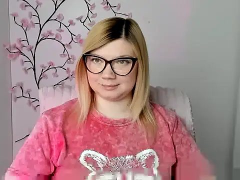 Snapshot of Lola_moree chatting on 05/05/26, 12:02 Lola moree online show from 05/05/26, 12:02
