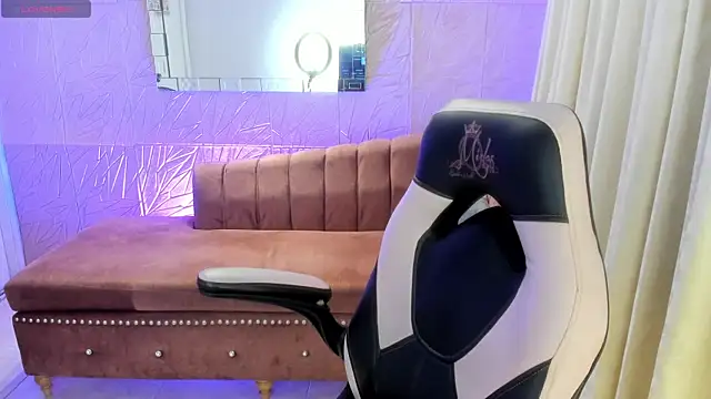 miss isabella m online show from 04/15/26, 12:45